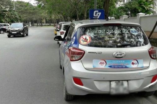 Hà Nội: Tài xế taxi bị khách rút dao cứa cổ giữa đêm khuya