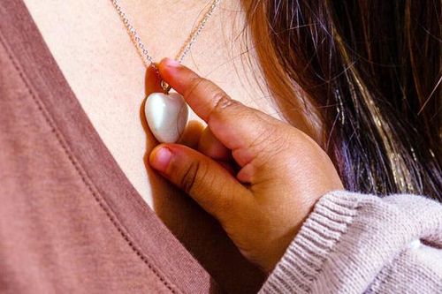 Đồ trang sức làm từ... sữa mẹ