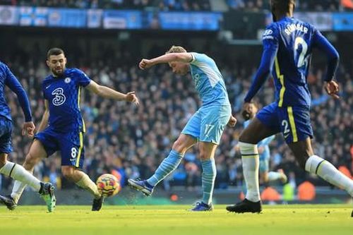 De Bruyne ghi tuyệt phẩm hạ Chelsea, Man City rộng đường vô địch