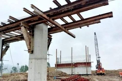 Một nam công nhân thiệt mạng khi rơi từ cần cẩu xuống đất