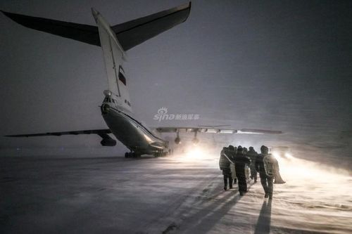 Dàn vận tải cơ khủng chở lính gìn giữ hòa bình Nga rời Kazakhstan