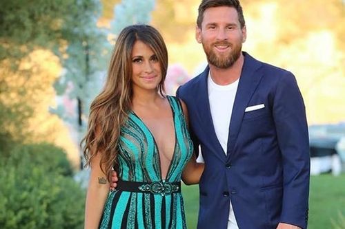 Vợ Messi muốn chồng quay trở lại thi đấu cho Barca