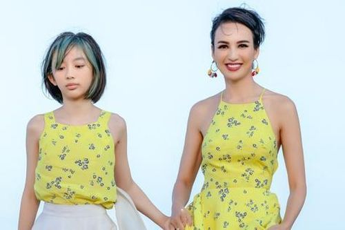 Hoa hậu Ngọc Diễm catwalk cùng con gái Chiko