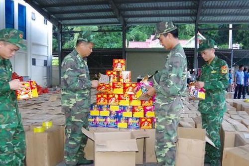 Áp Tết, lại lo pháo nhập lậu