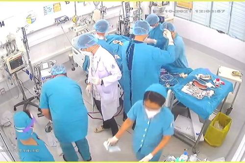 Hơn 70 ngày giành lại sự sống cho cô bé 15 tuổi bị viêm cơ tim tối cấp