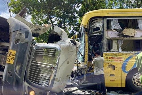 Tai nạn liên hoàn trên đèo Bảo Lộc, giao thông ách tắc nhiều giờ