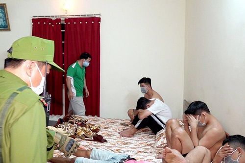 Thuê khách sạn để dùng ma túy tập thể