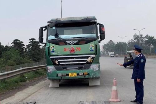 Xử lý nghiêm phương tiện quá tải qua cầu Thăng Long
