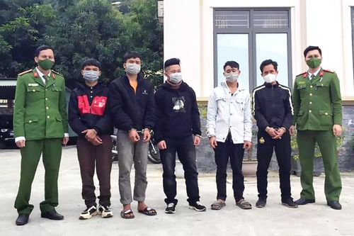 Nam thanh niên đột nhập khu cách ly thăm bạn gái còn gọi 'hội' đánh công an
