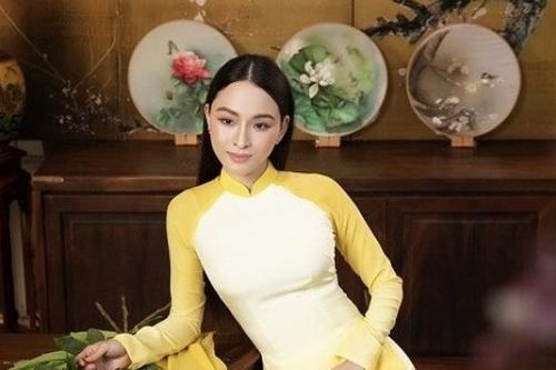 Hoa hậu Trương Hồ Phương Nga làm mẫu áo dài lụa truyền thống vẽ thủ công