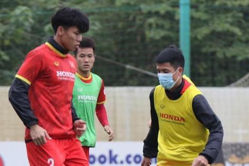 Bùi Tiến Dũng phải sinh hoạt riêng