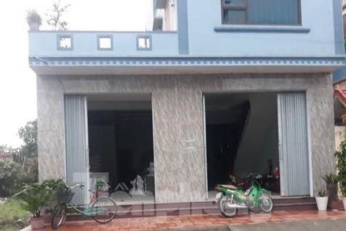 Chủ tịch xã công khai xin lỗi gia đình bị khóa cửa ngoài vì có người về từ 'vùng đỏ'