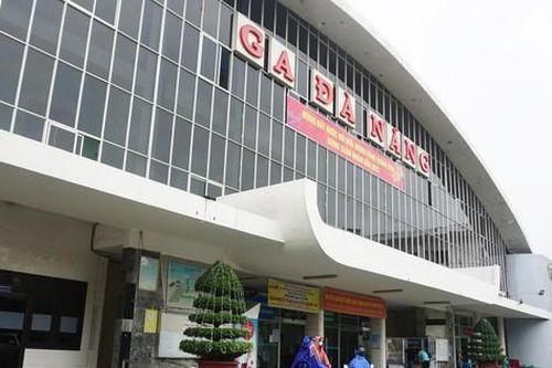 Bến xe, nhà ga Đà Nẵng vắng tanh, người dân phân vân chưa 'chốt' vé Tết