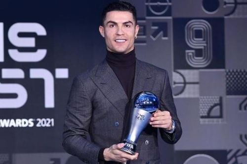 Ronaldo nhắn MU sau khi đoạt giải Đặc biệt của The Best FIFA 2021
