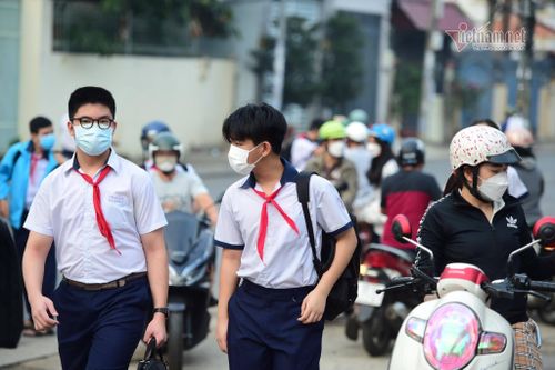 Thủ tướng: Cho học sinh trên 12 tuổi học trực tiếp sau Tết sớm nhất có thể