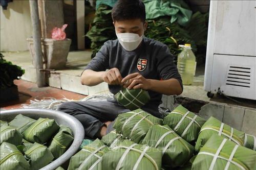 Làng nghề bánh chưng Tranh Khúc vào vụ Tết