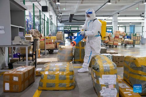 Trung Quốc yêu cầu khử trùng bưu phẩm từ nước ngoài để phòng ngừa COVID-19