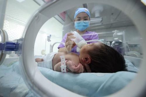 Tỷ lệ sinh thấp kỷ lục, Trung Quốc cận kề khủng hoảng nhân khẩu học