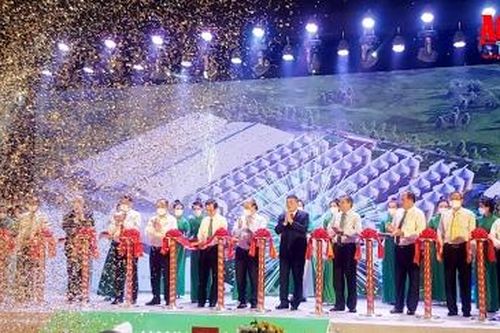 Chủ tịch nước Nguyễn Xuân Phúc dự lễ khánh thành nhà máy gạo lớn nhất Châu Á
