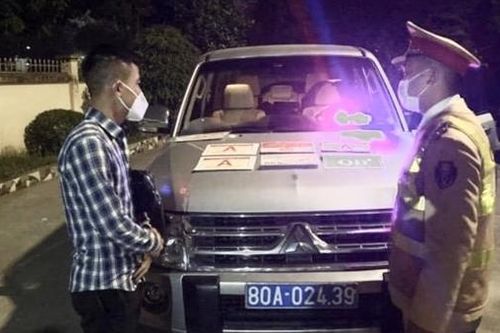 Phát hiện ô tô mang biển kiểm soát Bộ Công an giả mạo