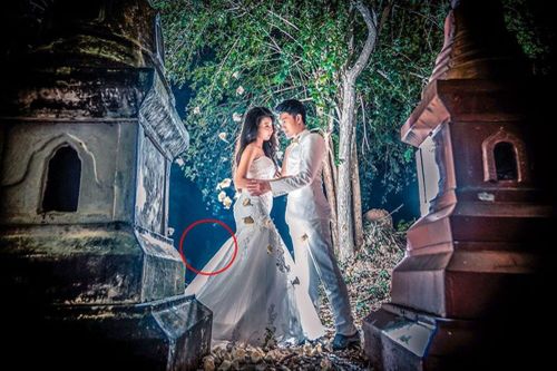 Cặp đôi rủ nhau ra nghĩa địa chụp ảnh cưới, 'nổi da gà' khi nhìn thành quả