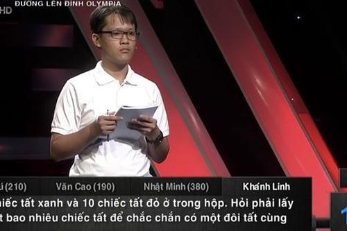 Câu hỏi Olympia siêu hack não: 'Phải lấy ra ÍT NHẤT mấy chiếc tất để có 1 đôi cùng màu?'