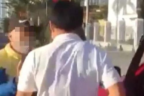 Trung tá công an bị đập xe ô tô, hành hung khi đi uống cà phê