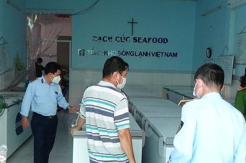 Không hóa đơn chứng từ, tiểu thương vẫn 'nhắm mắt' tiêu thụ hơn 700kg nầm lợn, sụn gà Thái Lan