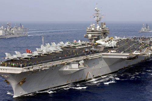 Nhìn lại sức mạnh của tàu sân bay USS Kitty Hawk 82.000 tấn trước khi bị 'rã xác'