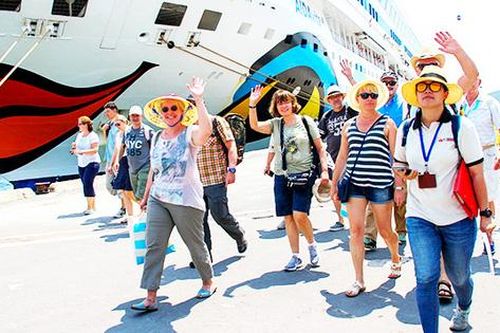 Thủ tướng chỉ đạo xây dựng lộ trình mở cửa an toàn, khoa học, hiệu quả đón khách du lịch quốc tế