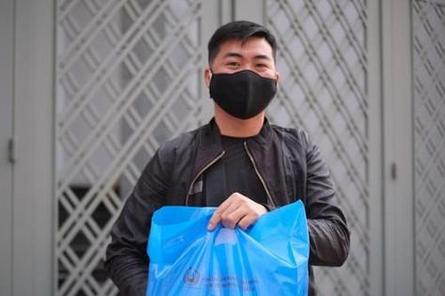 Pháo hoa giàn phun viên hút khách ở TPHCM