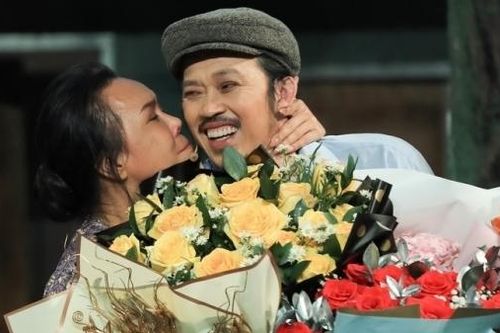 Vừa trở lại showbiz, Hoài Linh đã nhận giải thưởng đầu tiên