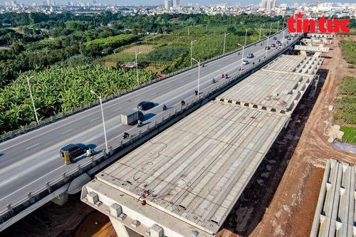 Hối hả trên công trường cầu Vĩnh Tuy 2 những ngày giáp Tết Nguyên đán