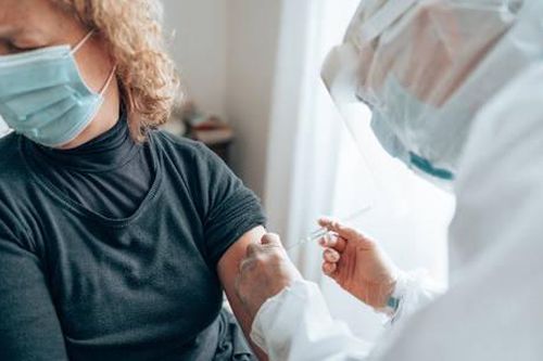 2/3 tác dụng phụ của vaccine COVID-19 là do con người tự tưởng tượng ra