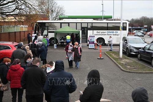 Anh bỏ quy định làm việc tại nhà đối với vùng England