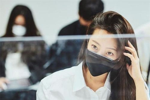Mỹ nhân U50 Kim Hee Sun rạng rỡ trong buổi đọc kịch bản đầu tiên
