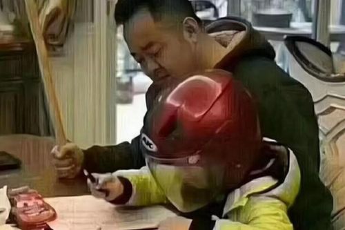 Xuống tay đánh con vì không chịu làm lại bài tập, ông bố hối hận cả đời
