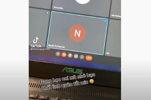 Học online quên tắt mic, nữ sinh để lộ chuyện riêng tư với bạn trai khiến cả lớp ái ngại thay