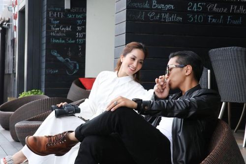 Mới đầu năm, vợ chồng Khánh Thi - Phan Hiển đã 'tình bể bình' thế này đây!