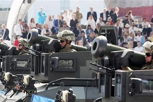 Nga 'thúc' Mỹ dừng cấp vũ khí cho Ukraine