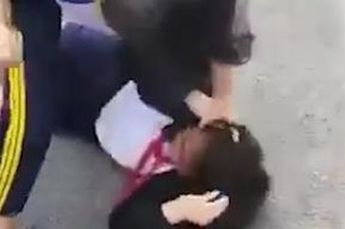 Hé lộ nguyên nhân nữ sinh lớp 7 ở TPHCM bị đánh hội đồng, mẹ 'cầu cứu' trên MXH
