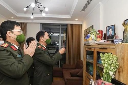 Lãnh đạo Bộ Công an chúc Tết gia đình các đồng chí nguyên lãnh đạo Bộ