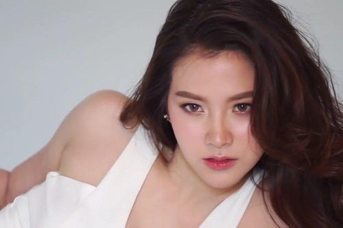 Nhan sắc đỉnh cao của Baifern Pimchanok, xem đến ảnh ngày bé mới ngỡ ngàng