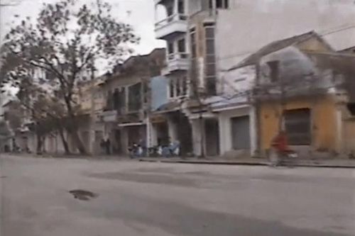 Clip hiếm ghi lại cảnh Tết Hà Nội cách đây 27 năm, bồi hồi ngắm mà nhớ ký ức xưa
