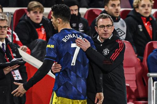 Ronaldo gắt gỏng khi bị thay ra sớm