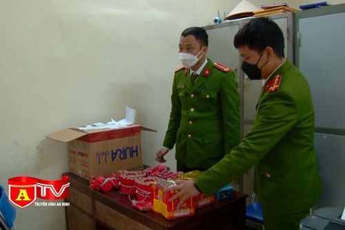 Lên mạng xã hội mua hơn 12kg pháo nổ để sử dụng dịp Tết