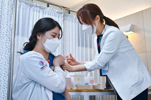 Người chưa tiêm vaccine ở Hàn Quốc gặp khó