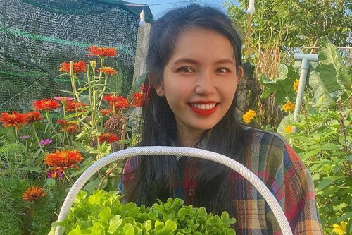 Người mẹ trẻ ở TP.HCM trồng hàng trăm loài cây trong vườn