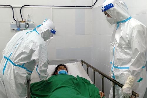 Cứu bệnh nhân Covid-19 vỡ túi phình mạch máu não