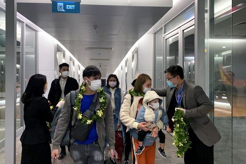 Khách quốc tế, người Việt ở nước ngoài nhập cảnh dễ dàng hơn